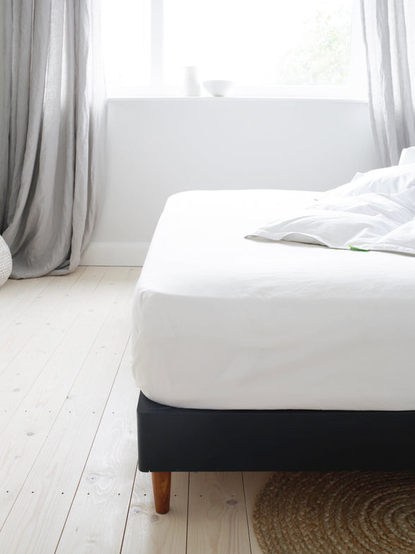 Fitted sheet On A bed | Scooms