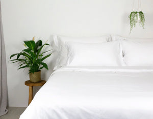 Bedroom With Bed, White Sheets and Plants | scooms
