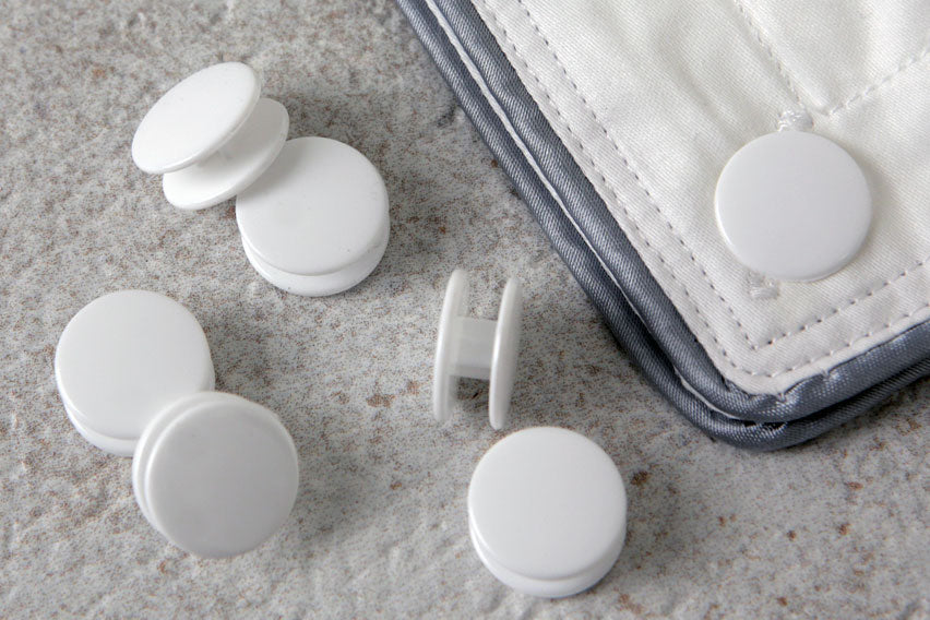 Duvet fasteners with edge of duvet | Scooms