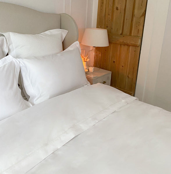 Hotel Room With Pillows | Scooms