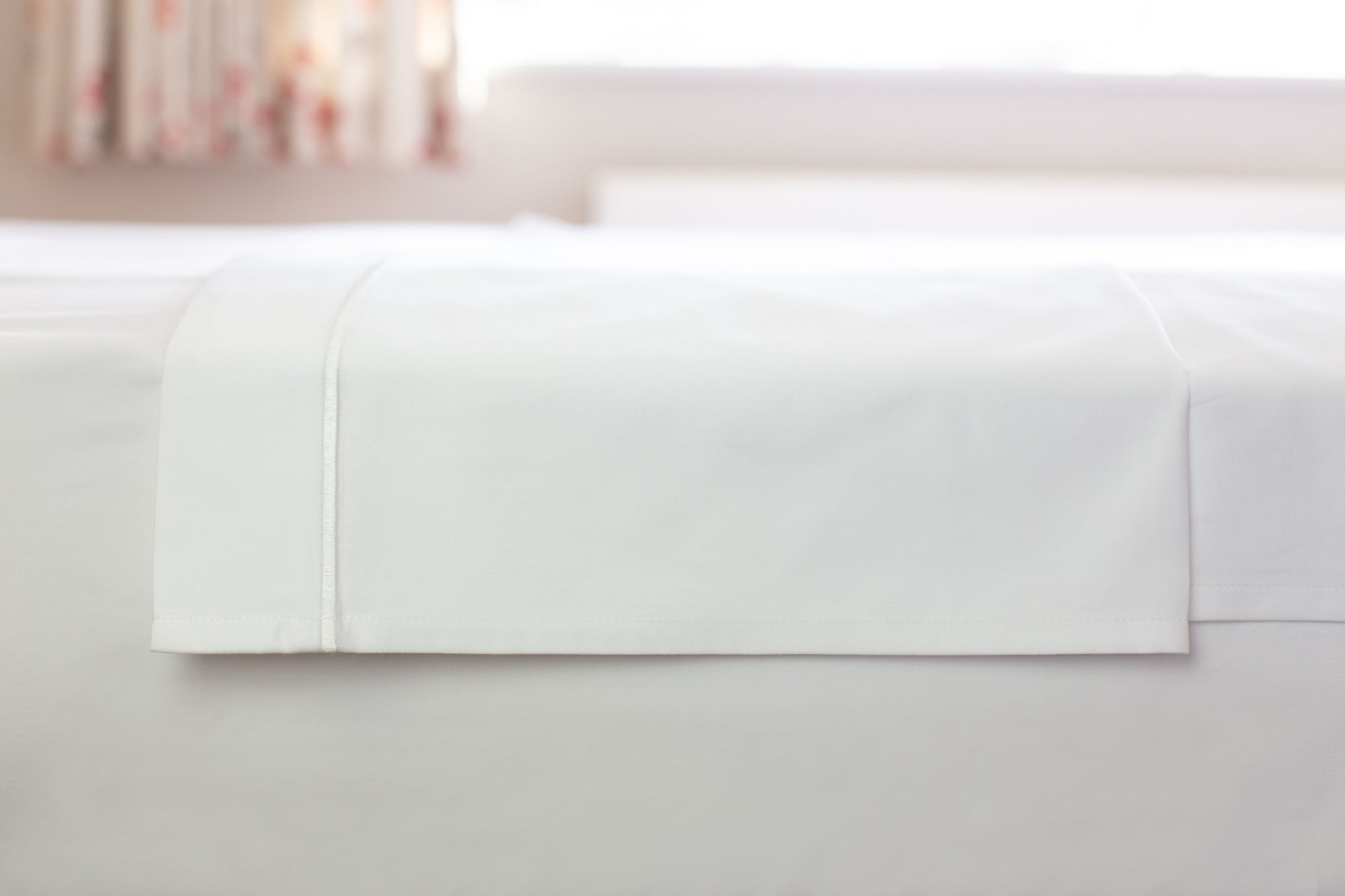 Egyptian cotton flat sheet on Bed | scooms