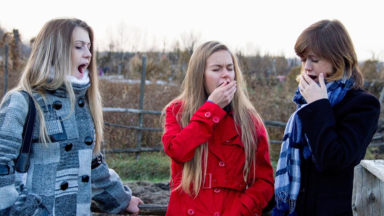 People in a group yawning | Scooms