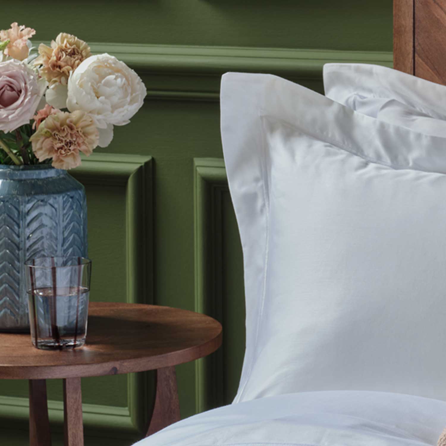 Egyptian Cotton Bedlinen Set in White on Bed | Scooms