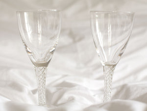 2 Wine Glasses on A Bed | scooms