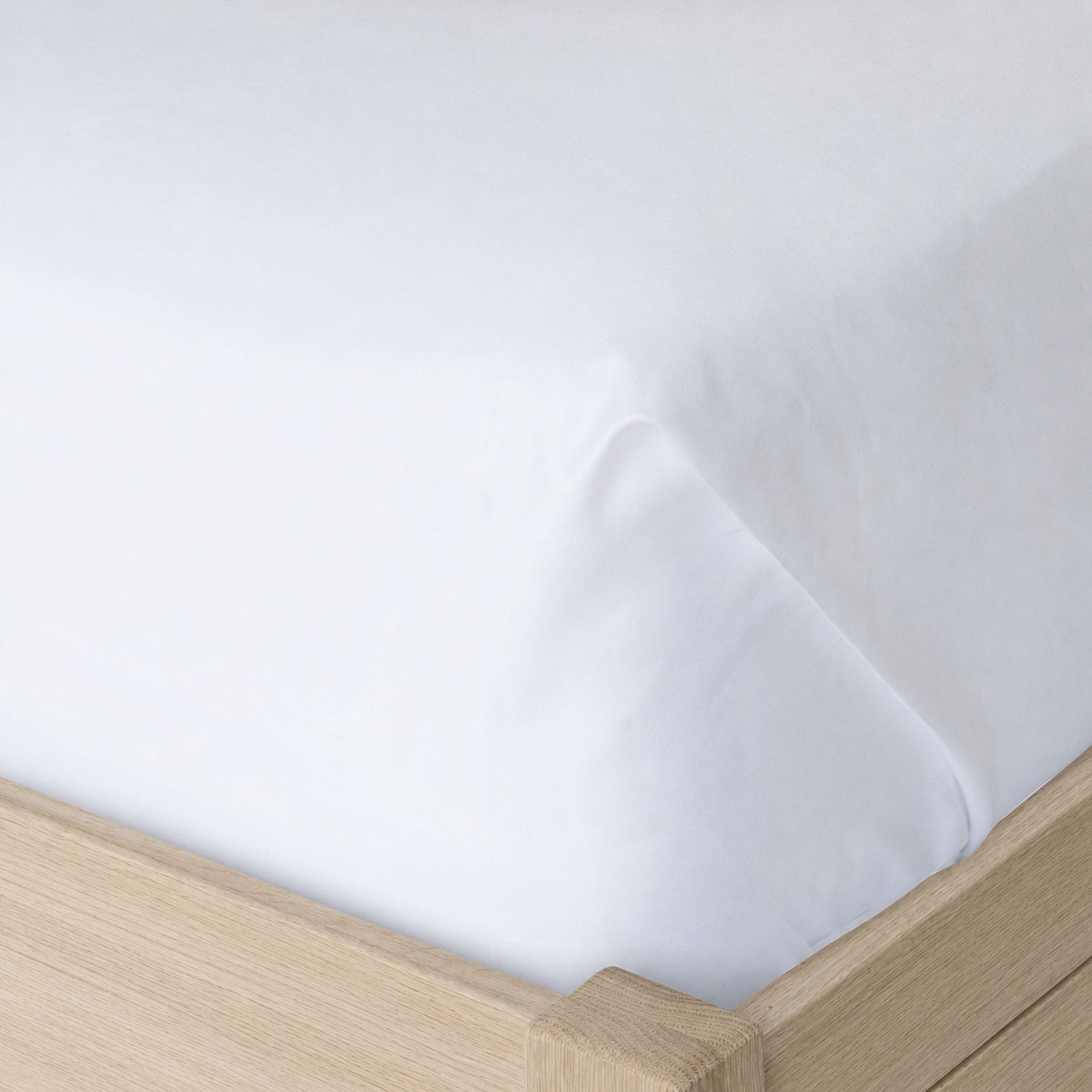 Egyptian cotton flat sheet on a bed, showing detail of the hospital corner | Scooms