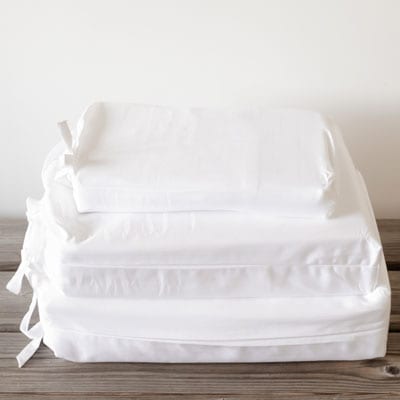 Egyptian cotton duvet cover, pillowcase pair and fitted sheet in cotton bags. Scooms