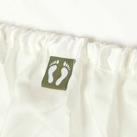 Ivory silk fitted sheet showing foot label. Scooms