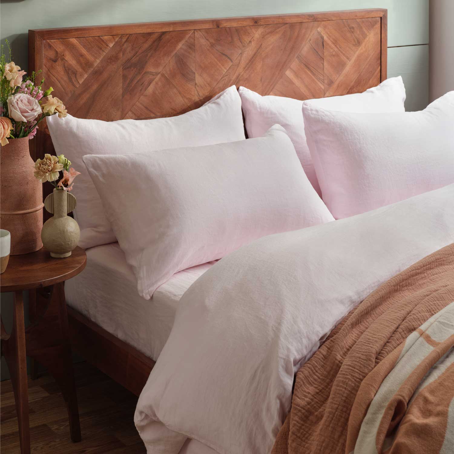 files/pink-linen-sheets-scooms-product-squares.jpg