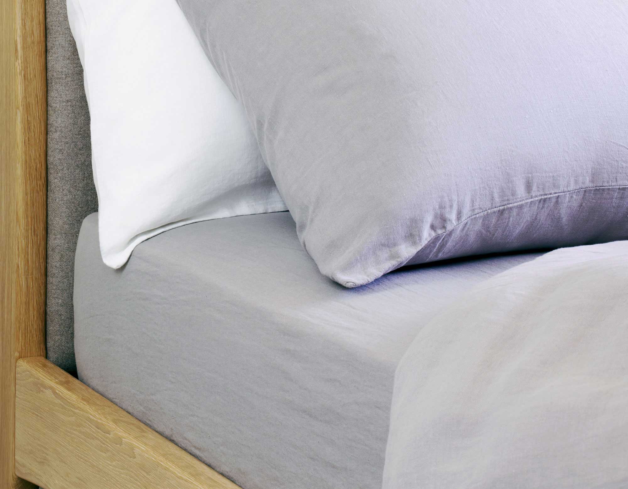 Super king linen fitted sheet in grey with pillows
