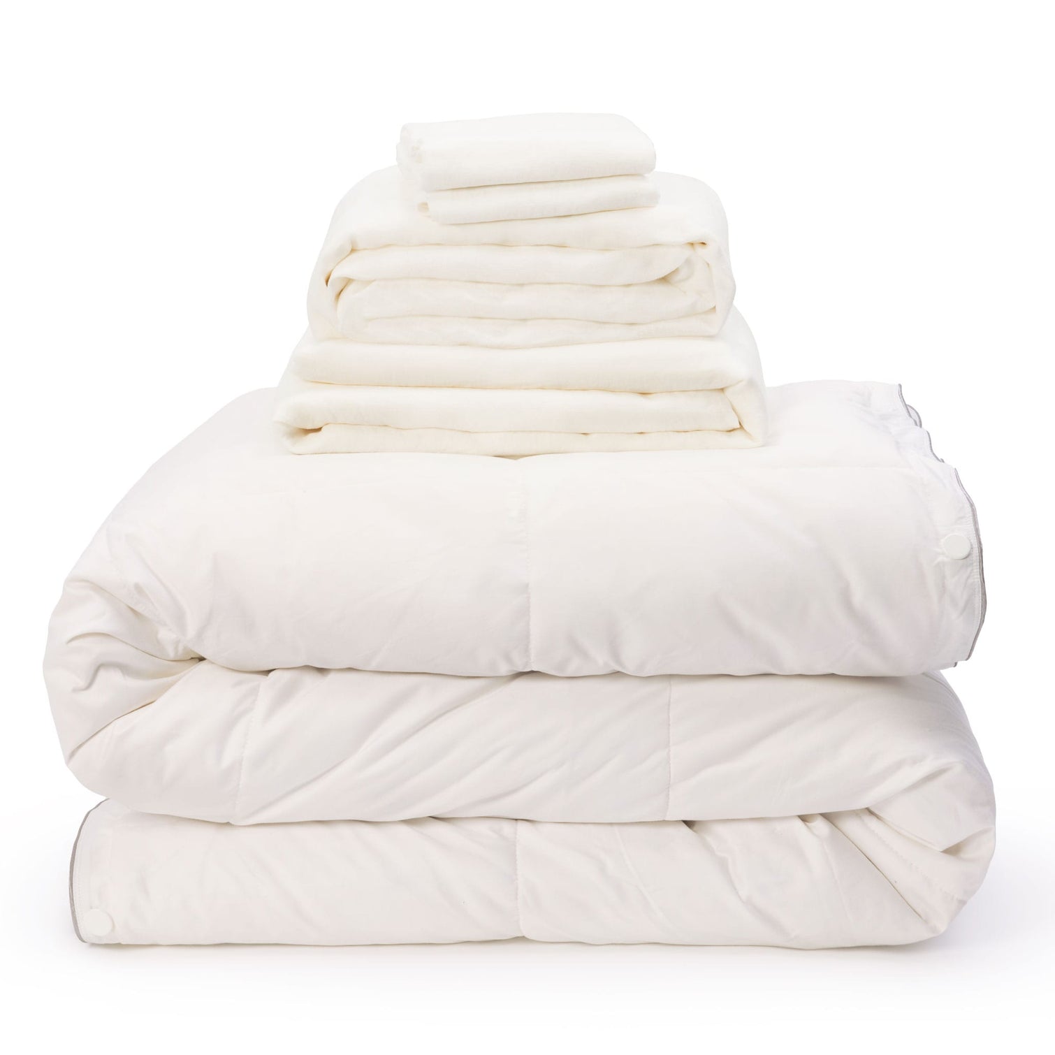 White linen bedding bundle consisting of an all seasons 13.5 tog (4.5 tog + 9 tog) down duvet, linen duvet cover, linen sheet and linen pillowcases. Scooms
